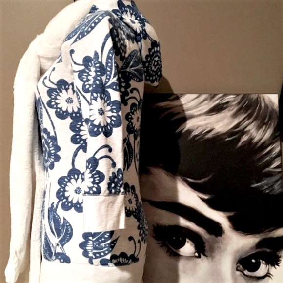 Aeropostale Blue White Delft Delftware Style 100% Cotton Print Hoodie Jacket - Picture 2 of 8